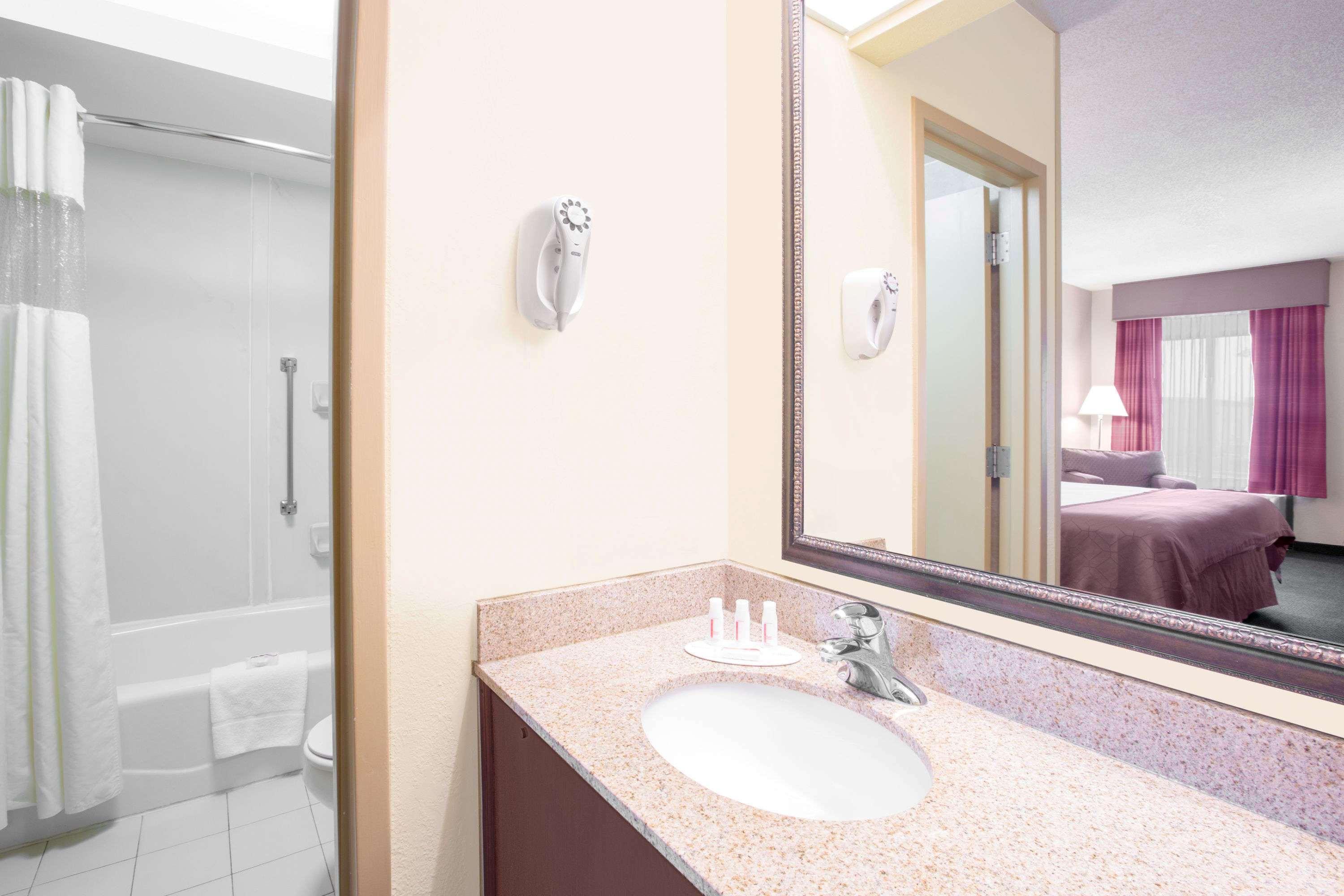 Baymont By Wyndham Camp Lejeune Jacksonville Exterior foto