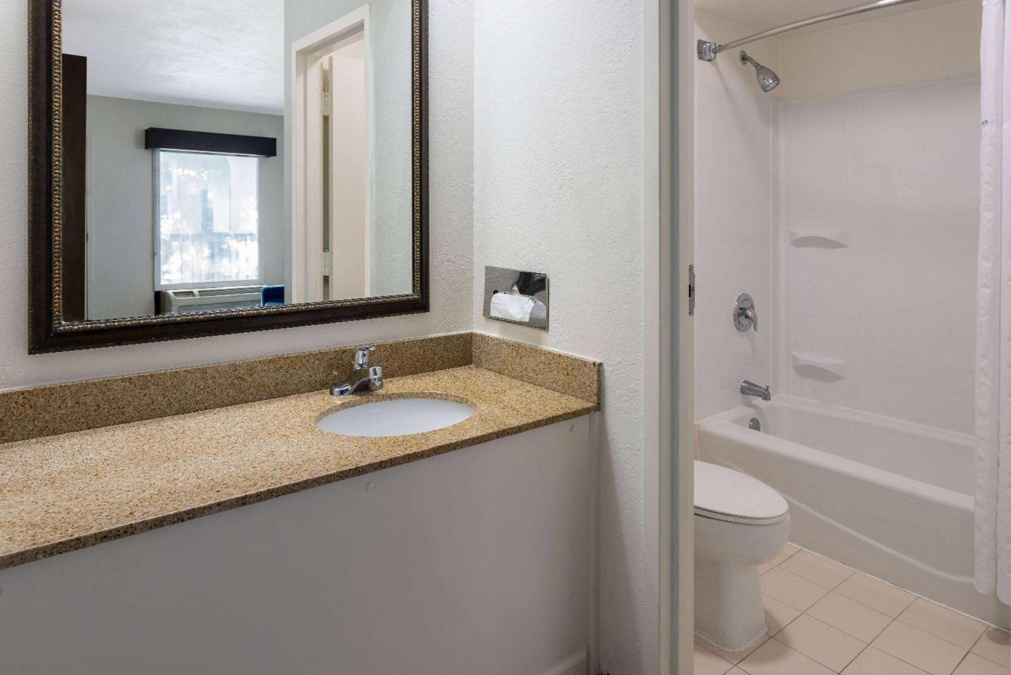 Baymont By Wyndham Camp Lejeune Jacksonville Exterior foto